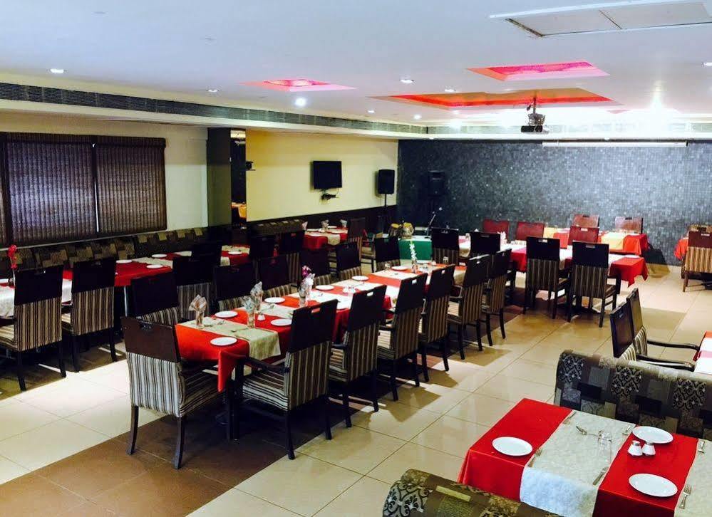 Collection O 2521 Hotel The Vinayak Gwalior Exterior photo